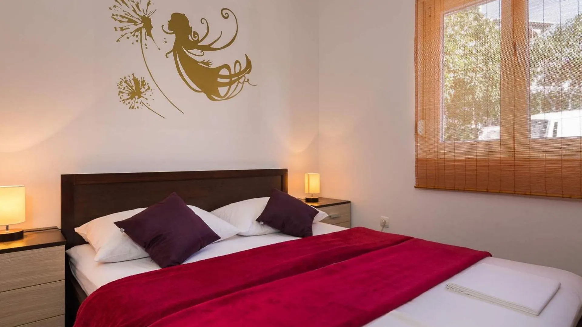 Elegant Hideaway Apartment With Pool Trogir