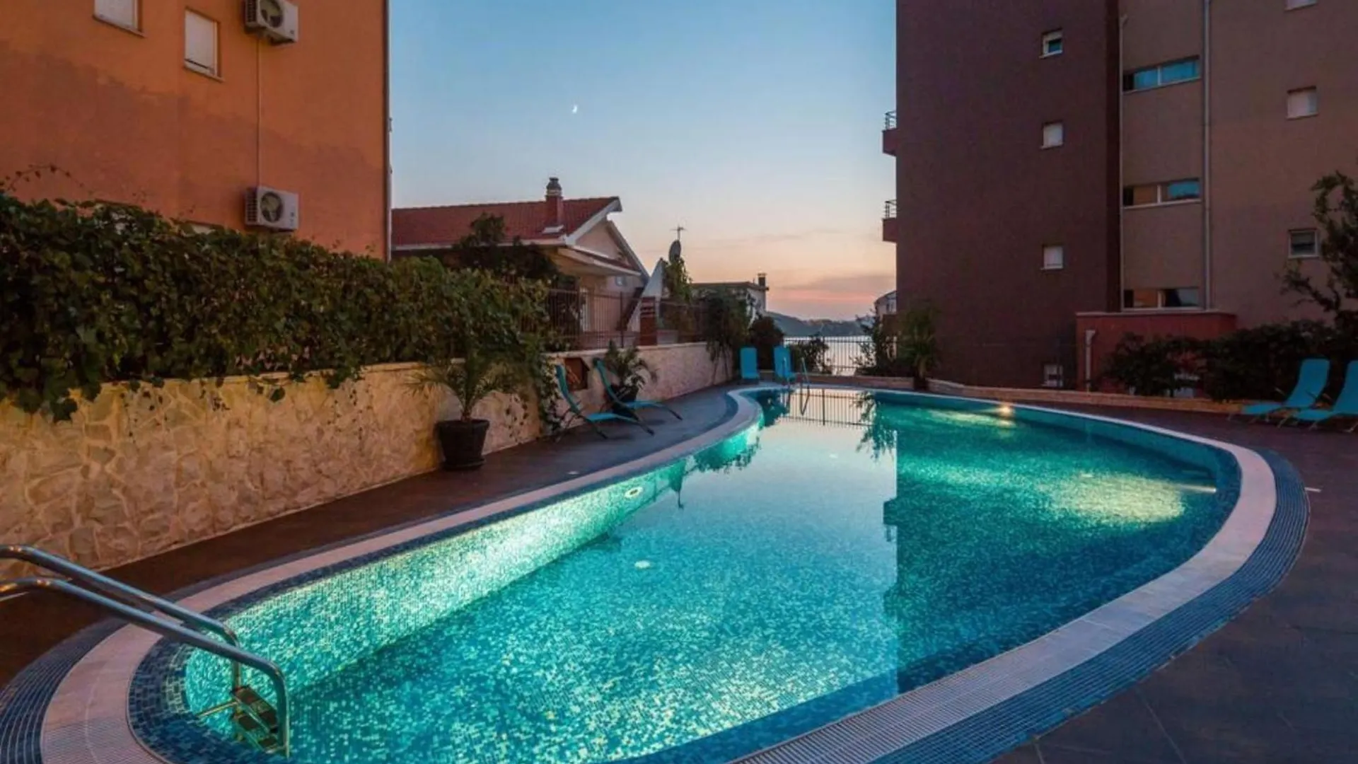 Elegant Hideaway Apartment With Pool Trogir