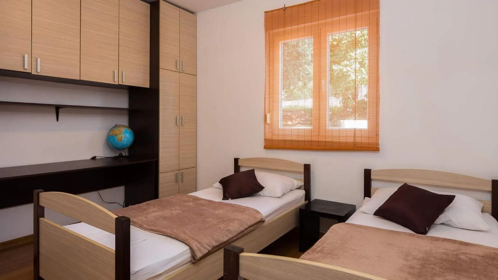 Elegant Hideaway Apartment With Pool Trogir