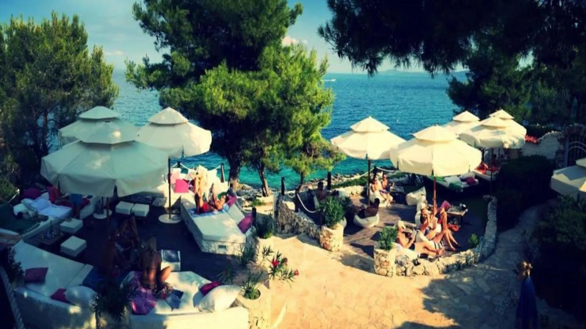 Elegant Hideaway Apartment With Pool Trogir