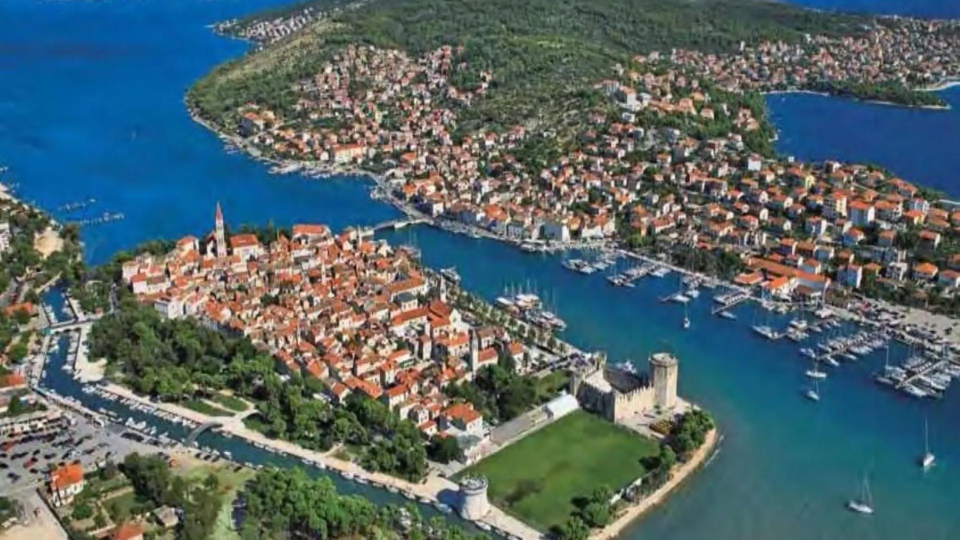 Elegant Hideaway Apartment With Pool Trogir