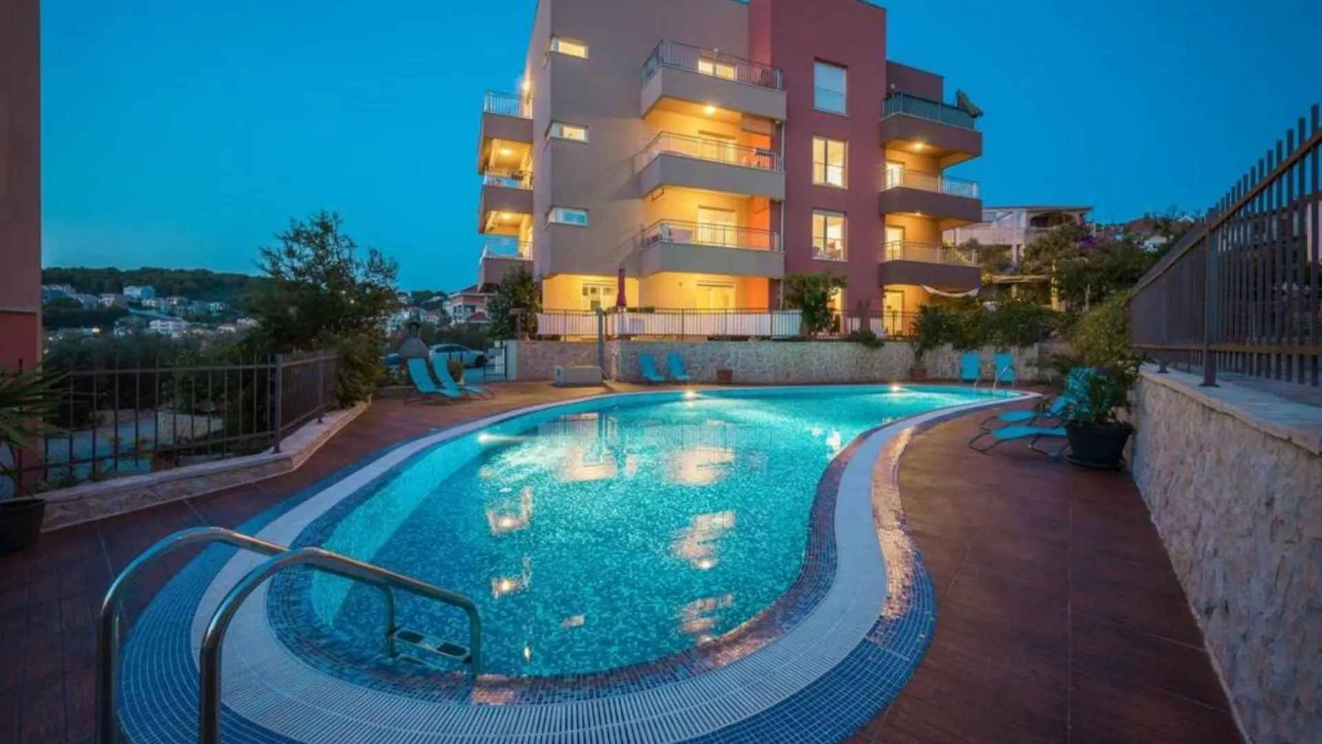 Elegant Hideaway Apartment With Pool Trogir