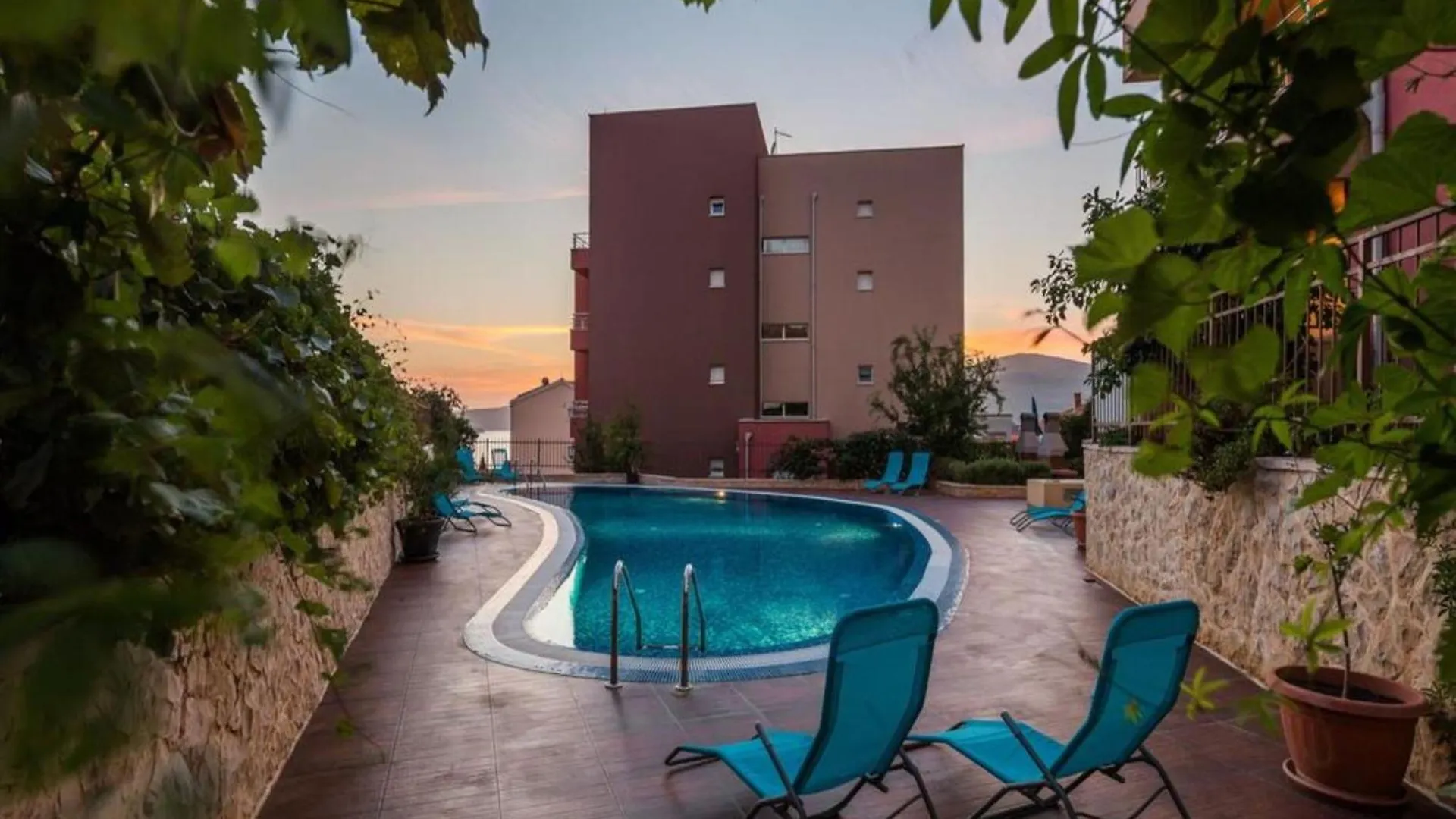 Elegant Hideaway Apartment With Pool Trogir 0*,